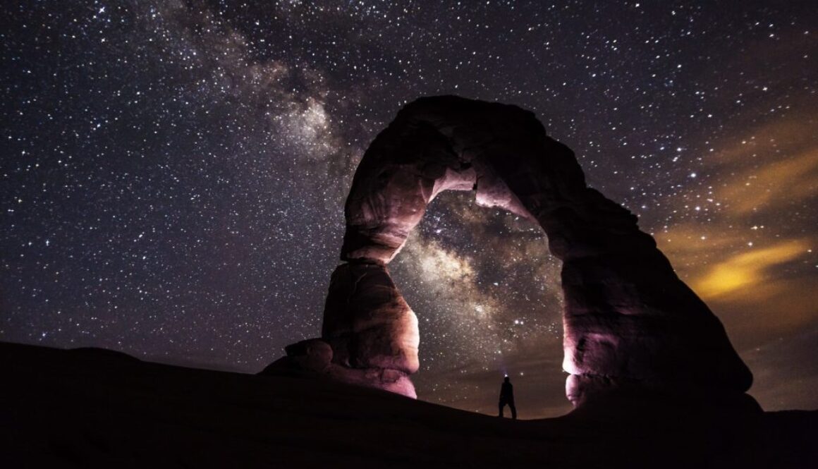 delicate-arch-night-stars-landscape