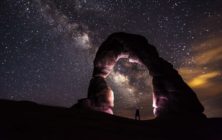 delicate-arch-night-stars-landscape