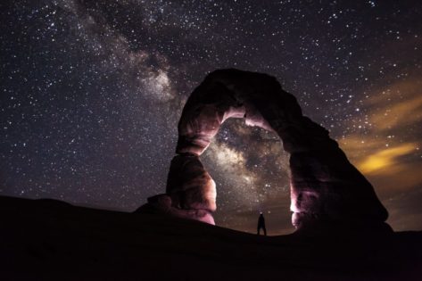 delicate-arch-night-stars-landscape