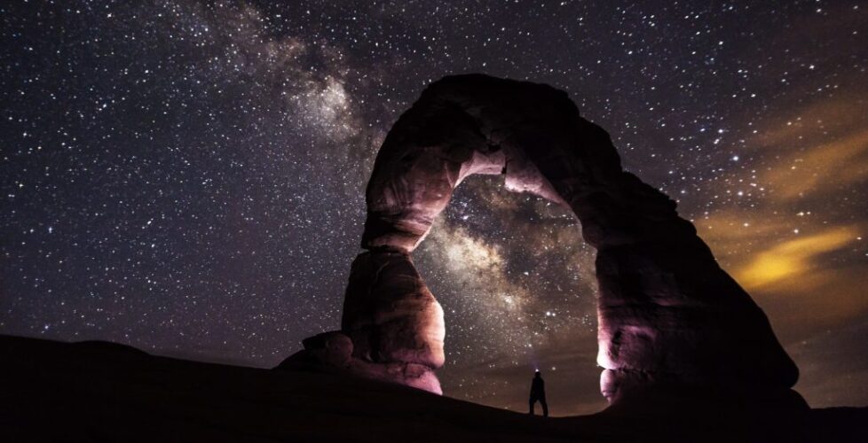 delicate-arch-night-stars-landscape